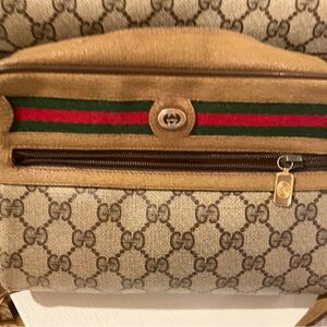 Gucci Vintage Sherry line crossbody monogram bag in great condition!